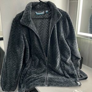 XL free country soft fluffy sweater
